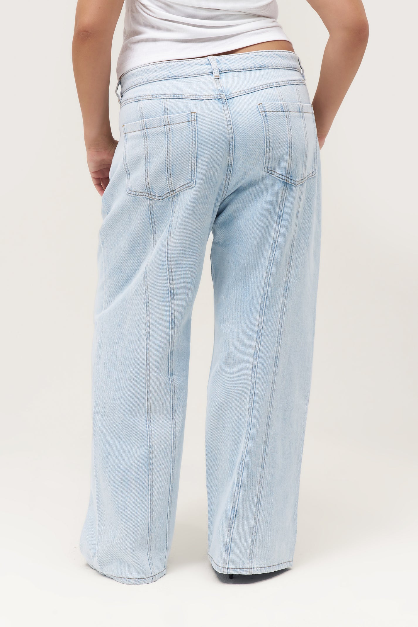 Boyfriend light blue jeans with stitching details on the edges main image 0