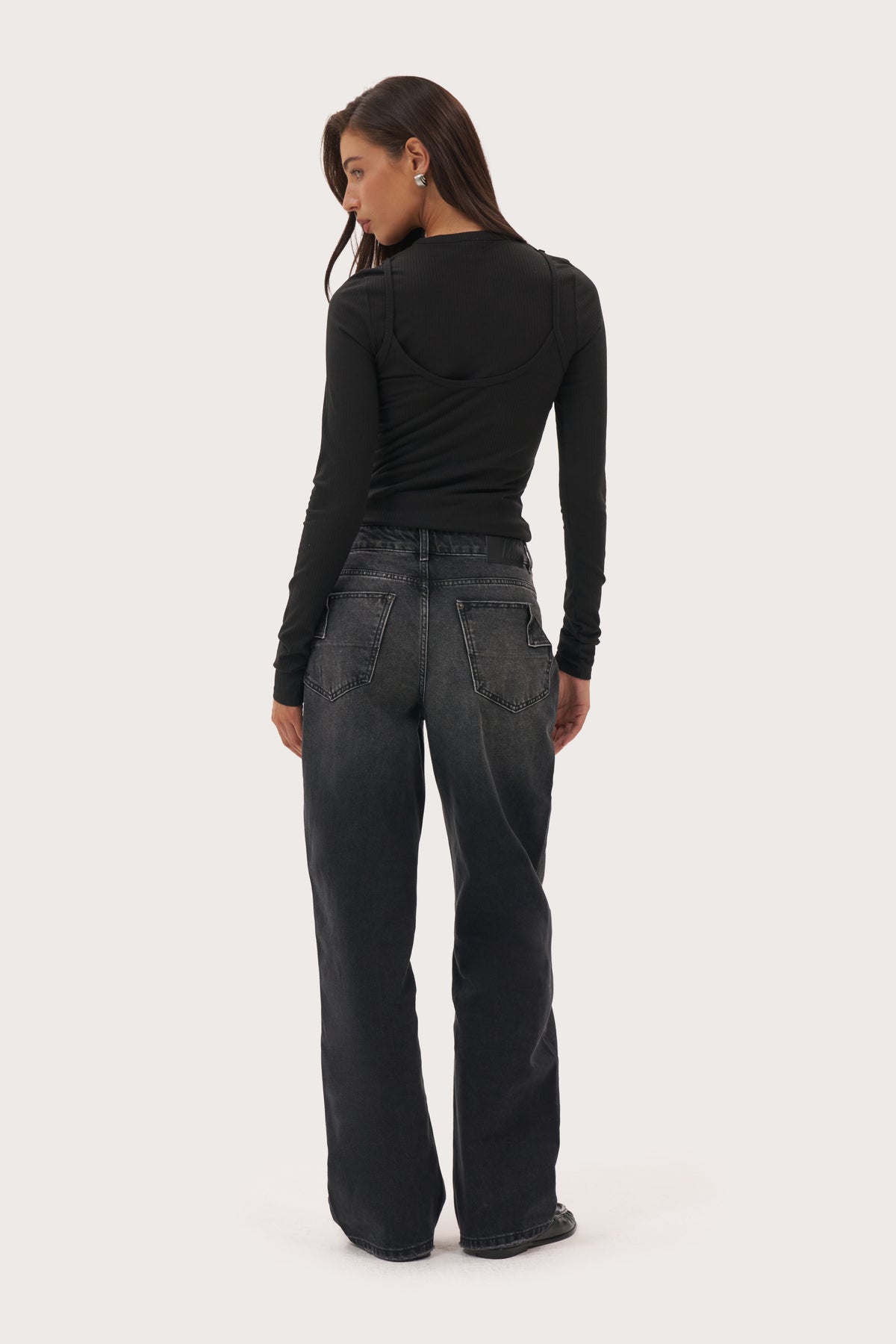 Relaxed V Waist Jeans - Black