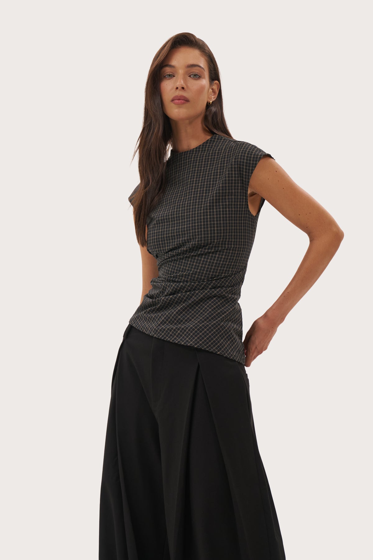 Frame Sleeveless Top - Black