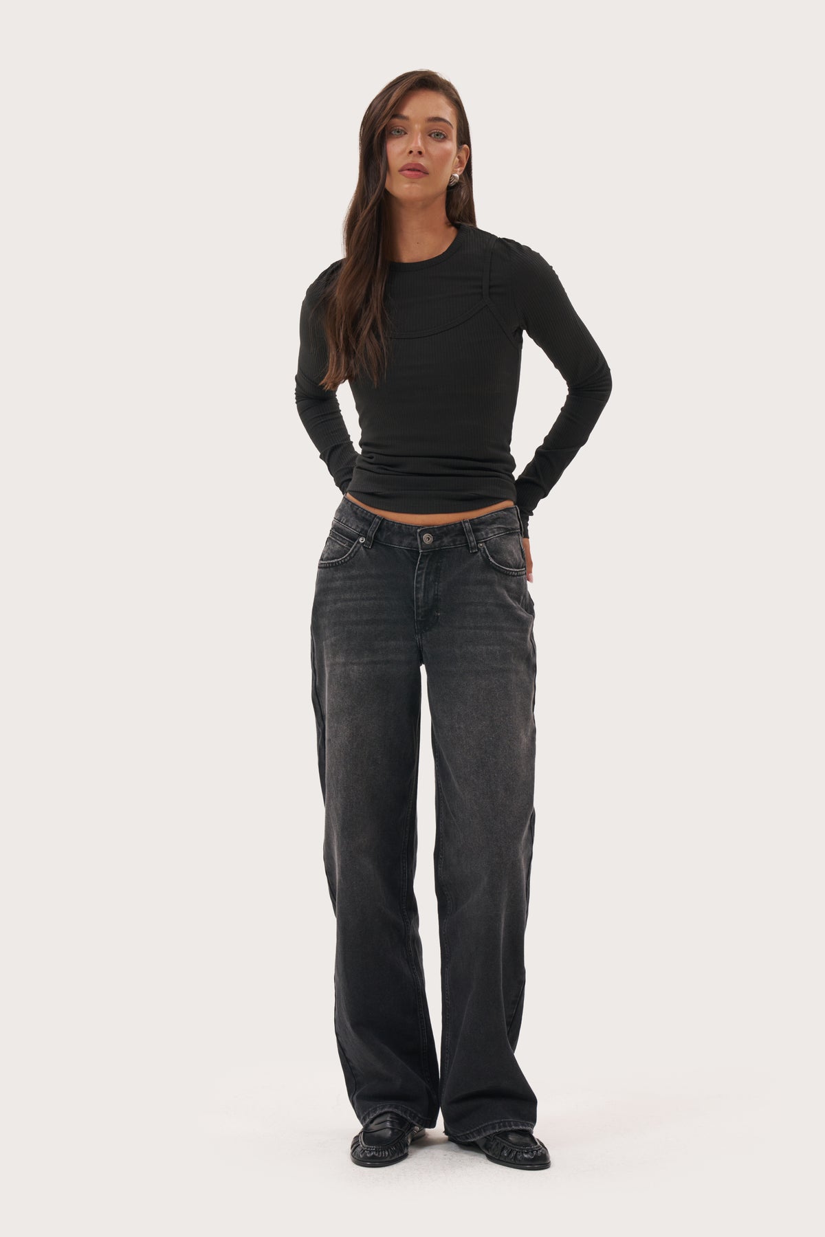 Relaxed V Waist Jeans - Black