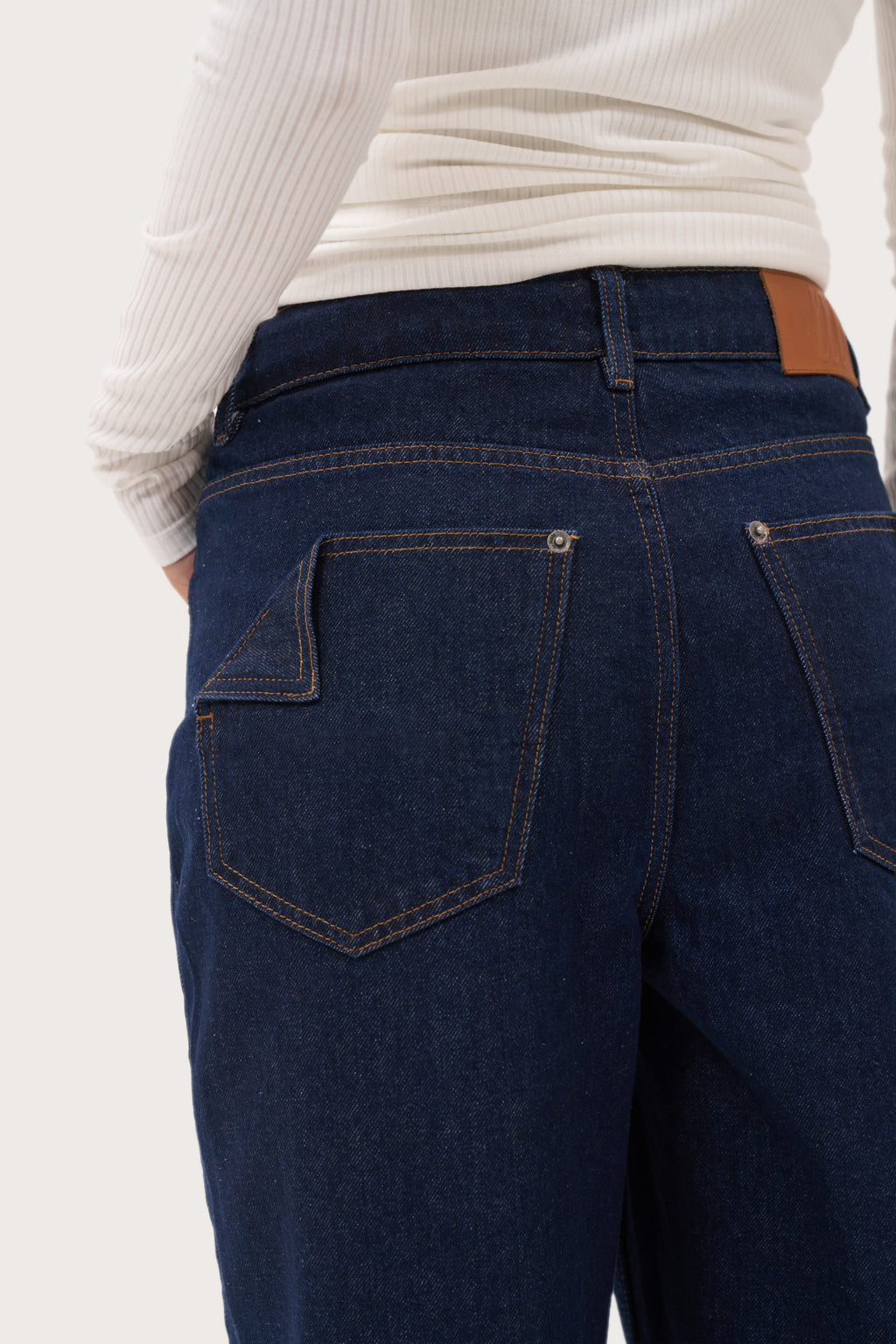 Relaxed V Waist Jeans - Indigo