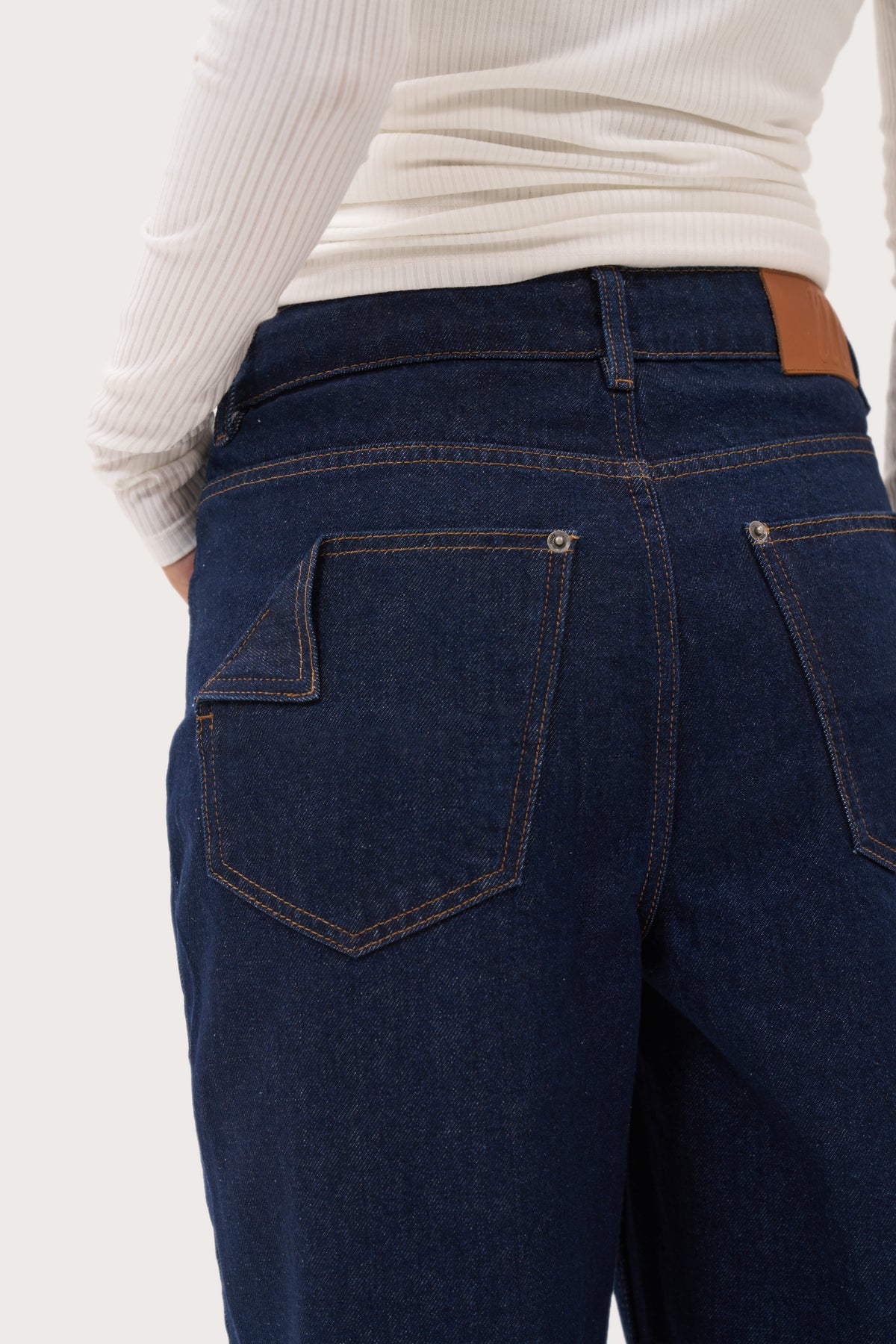Relaxed V Waist Jeans - Indigo