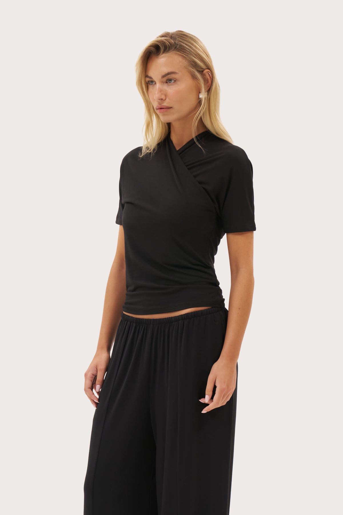 Chia Crossover Tee - Black