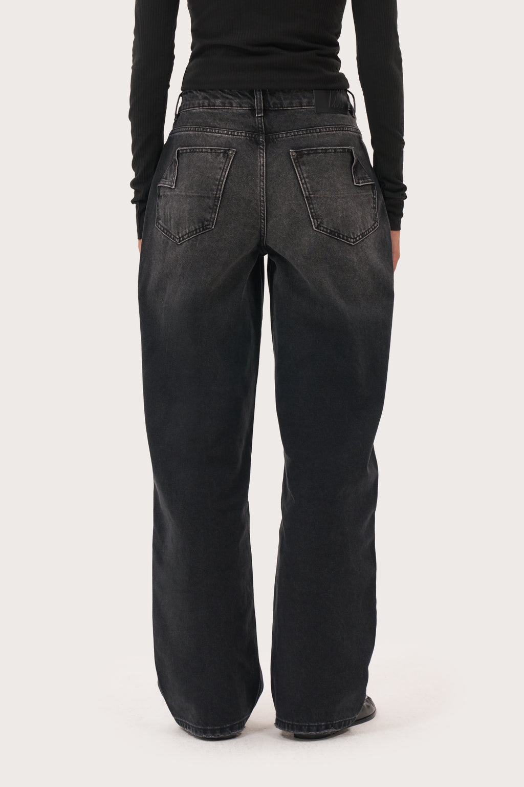 Relaxed V Waist Jeans - Black