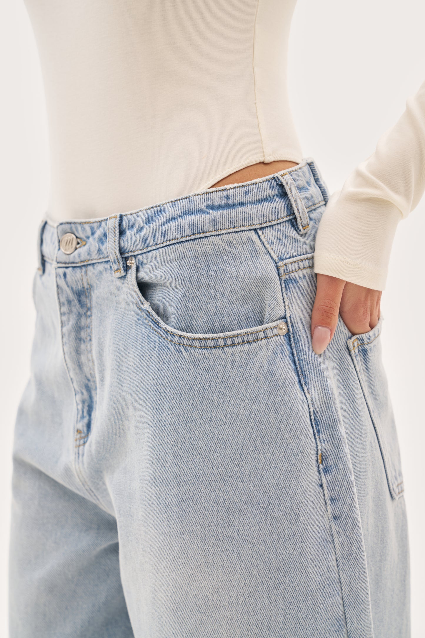 Balloon Fit Jeans - Light Blue