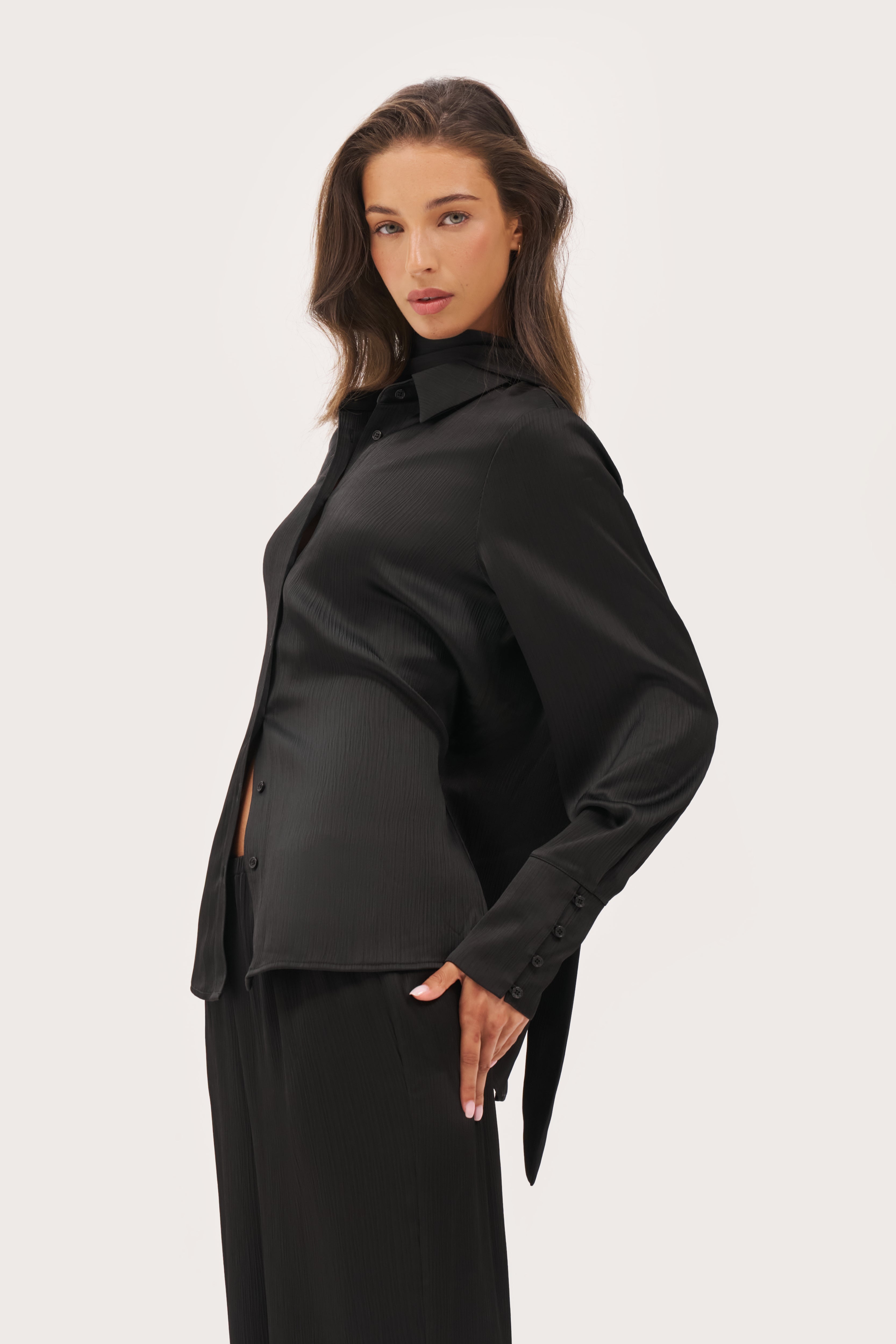 Vacation Mini Pleat Shirt with Scarf - Black