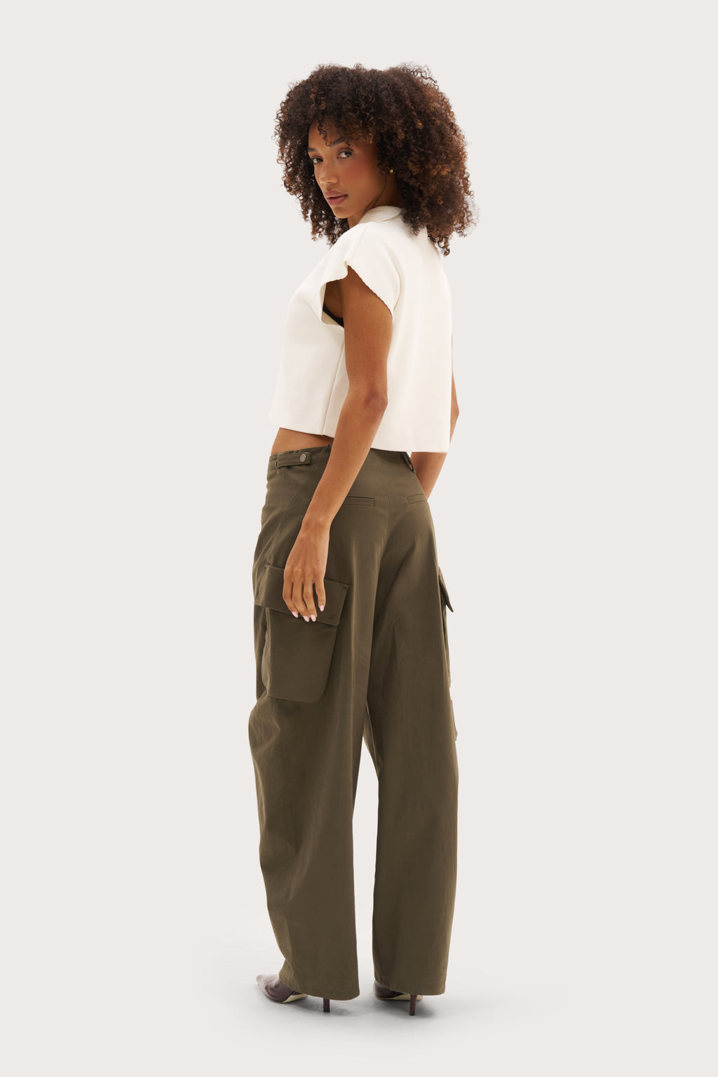 Cropped Knitted Wide Shoulder Top - White