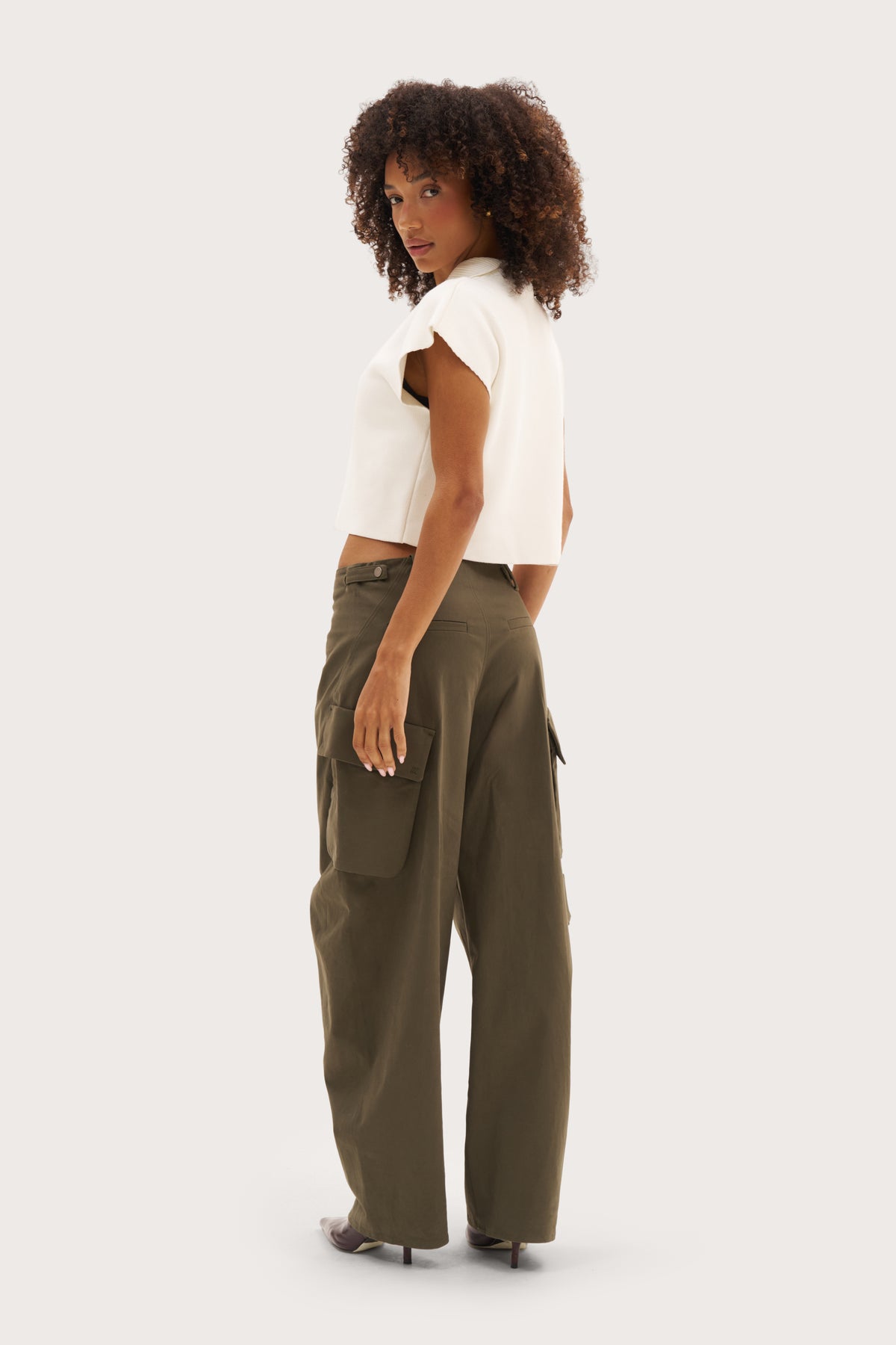 Cropped Knitted Wide Shoulder Top - White