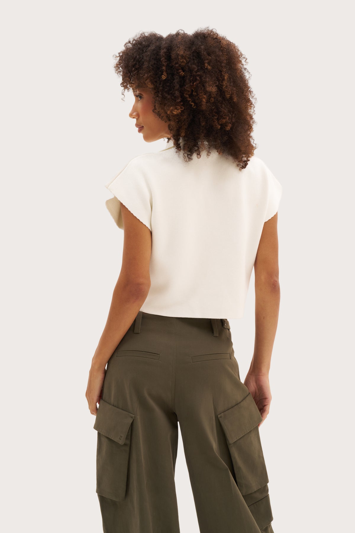 Cropped Knitted Wide Shoulder Top - White