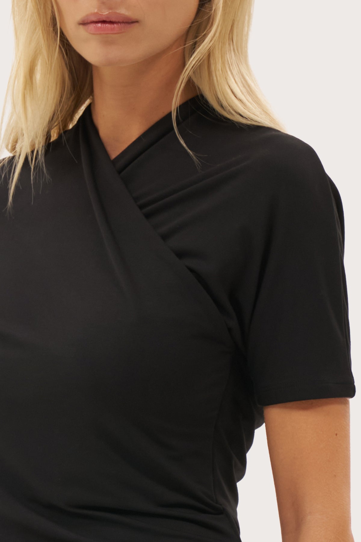 Chia Crossover Tee - Black