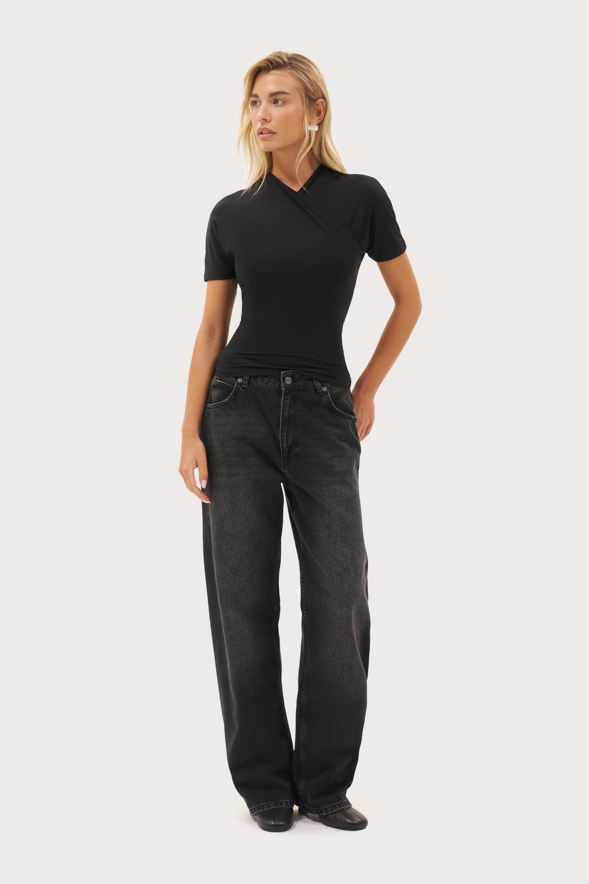 Chia Crossover Tee - Black